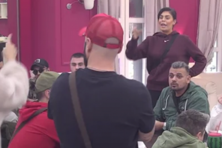 Mina Vrbaški i Anita Stanojlović u svađi