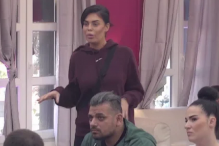Mina Vrbaški i Anita Stanojlović u svađi