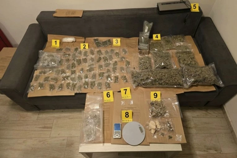 OGLASIO SE MUP O ZAPLENI DROGE NA VRAČARU! Pogledajte šta je sve pronađeno! (FOTO)