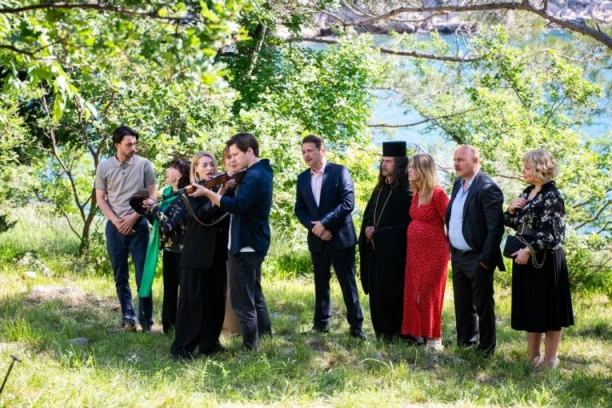 "KONAČNO KOMEDIJA U KOJOJ HRVATI NISU GOSPODA, A SRBI SIROVINE": Održana premijera filma "Svadba", a ovako pišu komšije!