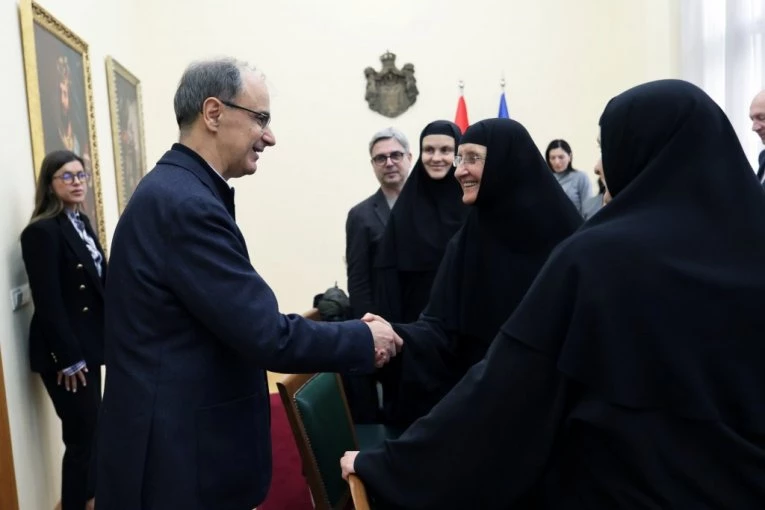 VAŽAN SASTANAK! Premijer Macut razgovarao sa monahinjama o obnovi manastira Žiča! (FOTO)