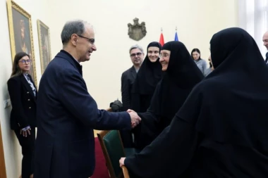 VAŽAN SASTANAK! Premijer Macut razgovarao sa monahinjama o obnovi Manastira Žiča! (FOTO)