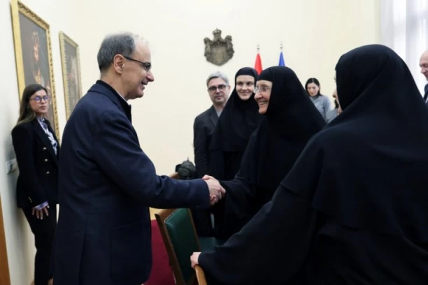 VAŽAN SASTANAK! Premijer Macut razgovarao sa monahinjama o obnovi manastira Žiča! (FOTO)