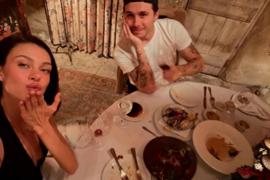 Bekamovi ponovo javno osramoćeni! Osvanula FOTKA SNAJKE VIKTORIJE BEKAM iz kreveta - čedna Nikola gotovo bez ičega (FOTO)