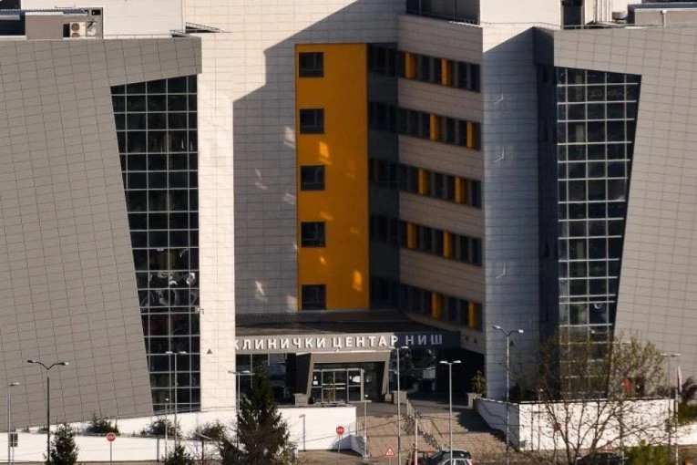 AVION SA POVREĐENIMA SLETEO U NIŠ: Direktor Kliničkog centra otkrio detalje o stanju pacijenata nakon udesa u Crnoj Gori