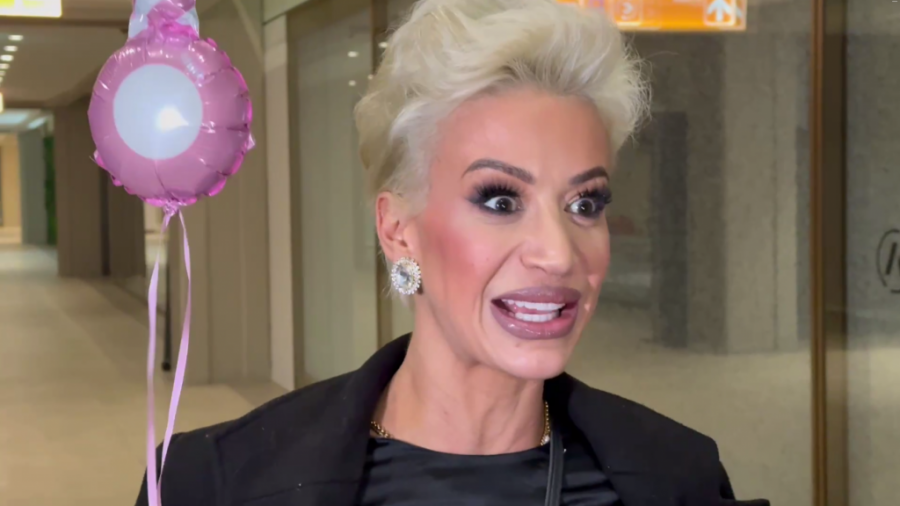 DUŠICI JAKOVLJEVIĆ ĆERKA PORUČILA DA PREĐE NA ŽENE: Zbog frajera ima SAČMARU u gepeku, bez ovoga ne ide nigde!