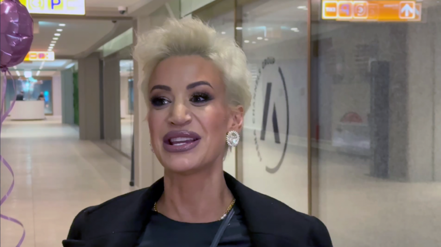 DUŠICI JAKOVLJEVIĆ ĆERKA PORUČILA DA PREĐE NA ŽENE: Zbog frajera ima SAČMARU u gepeku, bez ovoga ne ide nigde!