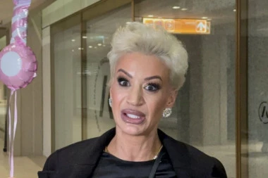 DUŠICA JAKOVLJEVIĆ IZNELA U JAVNOST ONO ŠTO JOJ JE ĆERKA STROGO ZABRANILA: Sve obelodanjeno na Pinku, kad se setila - već je bilo kasno!