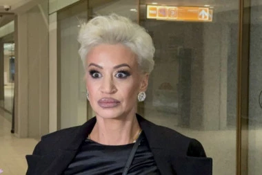 OVOLIKO NUDE ZA SLIKE STOPALA DUŠICE JAKOVLJEVIĆ: Voditeljka odgovorila na nepristojne ponude!