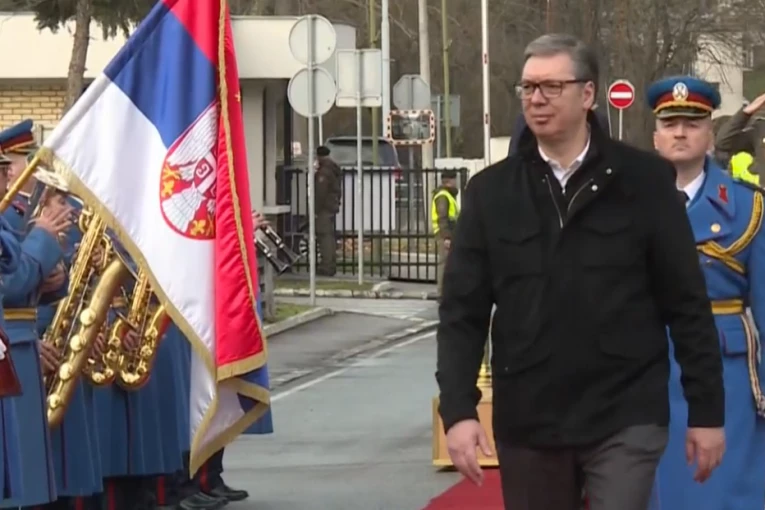 PREDSEDNIK SRBIJE STIGAO U DOM GARDE NA TOPČIDERU! Referisanje o rezultatima analize stanja, operativnih i funkcionalnih sposobnosti Vojske Srbije za 2025. godinu! (FOTO, VIDEO)
