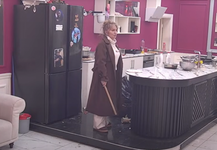 ČLAN PRODUKCIJE UPAO S PRUTOM U "ELITU", PA LOMIO PO BELOJ KUĆI: Lom u Šimanovcima, nacija u ŠOKU! (VIDEO)