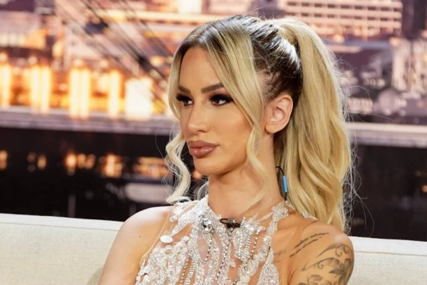 OVAKO JE ALEKS NIKOLIĆ PROSLAVILA ROĐENDAN: Daleko od očiju javnosti uživala sa OVOM osobom!