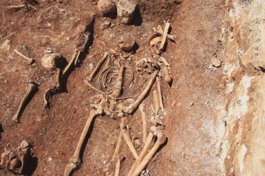 JEZIVO OTKRIĆE NA ZLATIBORU: Pronađena masovna grobnica, u jami leže skeleti srpskih mladića VEZANIH ŽICOM!