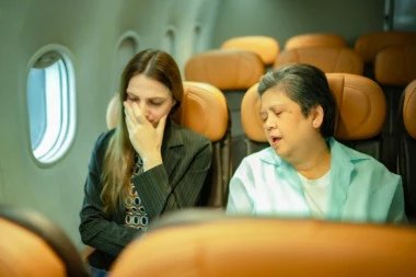 SNIMAK IZ AVIONA KOJI JE ZGROZIO MILIONE: Putnici u neverici gledali njeno ponašanje, Marija sve objavila: ZAR JE OVO TVOJA DNEVNA SOBA? (FOTO)