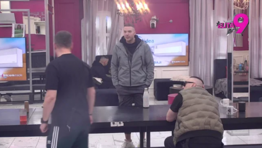 ZBOG STRAVIČNOG OKRŠAJA HITNO PREKINUT PROGRAM NA PINKU: Produkcija obelodanila snimak HAOSA tokom reklama, obezbeđenje opkolilo Belu kuću!