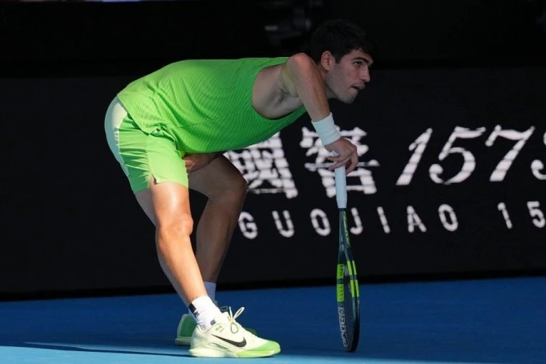 ŠOK: Alkaraz na gem od pobede tražio medicinski tajm-aut, Zverev pobesneo! (FOTO)