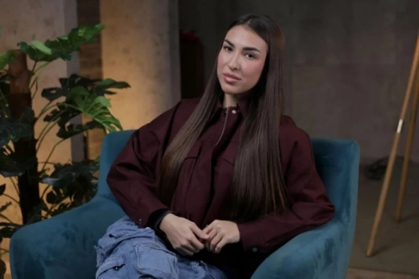 Nevena je ostala trudna sa 15, a kroz prerano sazrevanje prošla je uz podršku roditelja: Danas se ćerka ponosi njom (VIDEO)