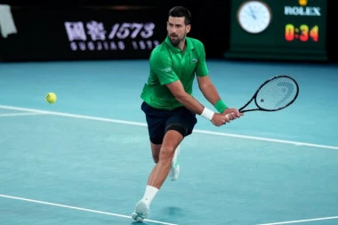 SENZACIJA U MELBURNU: Đoković ODUVAO SINERA i zakazao TENISKI KLASIK SA ALKARAZOM!