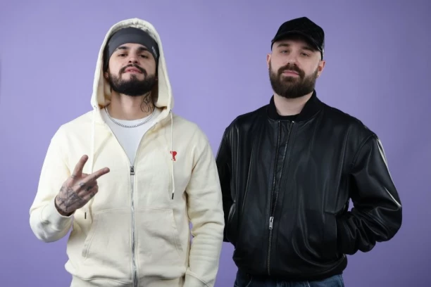 "JE L' TI LIČIM NA NEKOGA KO BI BIO SA KARLEUŠOM" Heni i Popov izabrali pravu TEHNO RIBU na estradi - cela je IŠARANA, nju su izabrali NA KECA! (VIDEO)