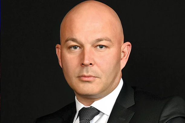 "NEKA BAR STVAR NAZOVU SVOJIM IMENOM - POLITIČKO SUĐENJE"! Advokat Isailović o najavljem protestu blokadera povodom početka suđenja za izmišljenu aferu "Generalštab"!