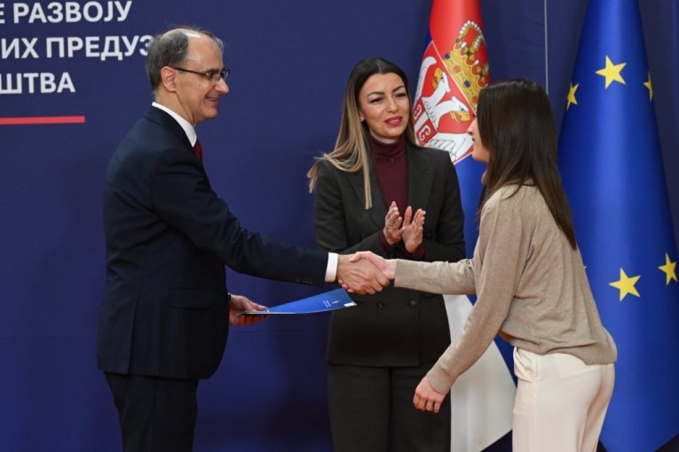 SRBIJA ULAŽE U ŽENE I TRADICIJU! Macut i Mesarovićeva stali uz preduzetnice i stare zanate