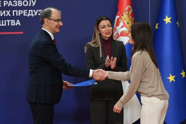 SRBIJA ULAŽE U ŽENE I TRADICIJU! Macut i Mesarovićeva stali uz preduzetnice i stare zanate – Vlada Srbije izdvojila 204 MILIONA (FOTO, VIDEO)