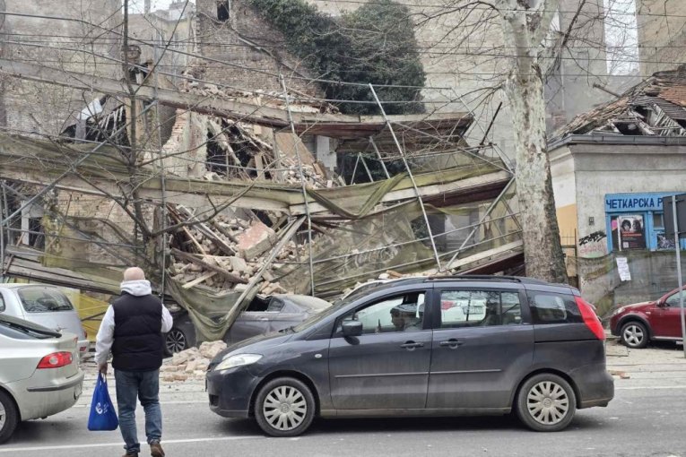 Srušila se kuća u ulici Džordža Vašingtona