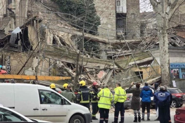 STRAHUJE SE OD NAJGOREG: Policija i vatrogasci pretražuju ruševine - NOVI DETALJI SA LICA MESTA U CENTRU BEOGRADA! (FOTO, VIDEO)