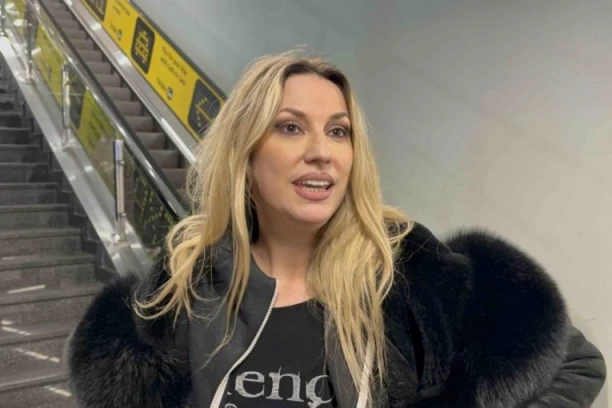 DEČKO RADE MANOJLOVIĆ PREKINUO INTERVJU! Pevačica progovorila O POMIRENJU SA MILANOM STANKOVIĆEM, evo šta se KRIJE IZA ŠOK-FOTKE (VIDEO)