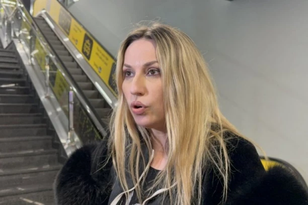 "BOŽJA KAZNA ĆE SVAKOG STIĆI" Šta se desilo Radi Manojlović?! Pevačica VAN SEBE nakon DRAME! (FOTO)