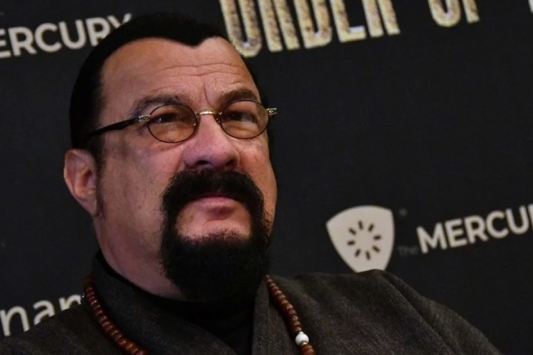 PUTINOV PRIJATELJ prodaje vilu po suludoj ceni: Zavirite unutar ekstravagantnog doma STIVENA SIGALA u Moskvi! (GALERIJA)