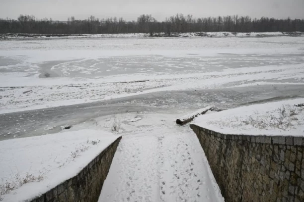 NESTAO MUŠKARAC U RECI: Vozio kanu po prejakoj kiši, pa se prevrnuo