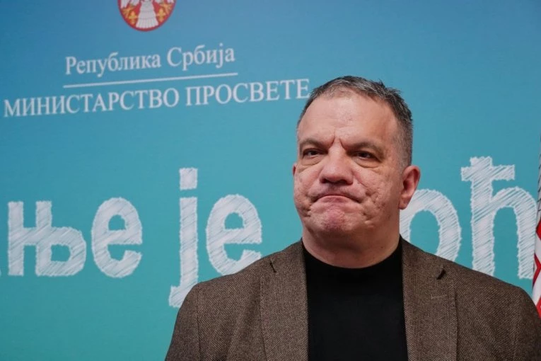 AFERA SA SAJTA ZA UPOZNAVANJE MINISTRA DEJANA VUKA STANKOVIĆA TRESE SRBIJU: Ucenjivali ga za skoro 5.000 evra, obelodanjeni detalji iz policije (FOTO)
