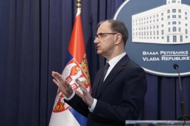 "RAZMIŠLJAM O REKONSTRUKCIJI VLADE!" Oglasio se Đuro Macut, dotakao se pojedinih ministara koji se pojavljuju samo da se slikaju!