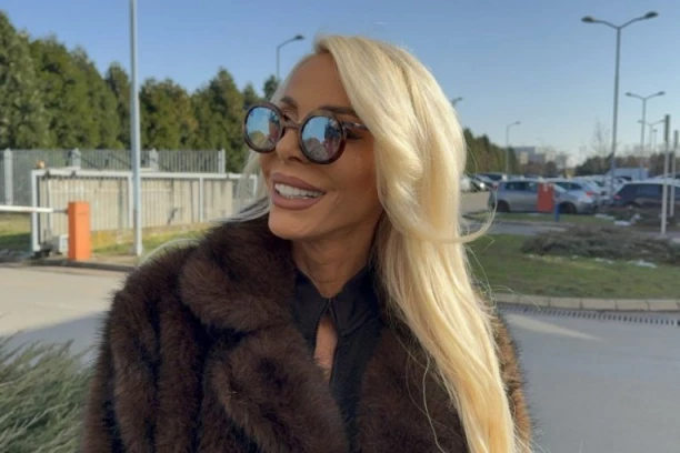 "PROBLEM JE U BRESKVICI, ČULA SAM SE SA KARLEUŠOM" Bojana Lazić BRUTALNO o DRAMI sa pevačicom, uputila joj OPOMENU - UČI OD STARIJIH!