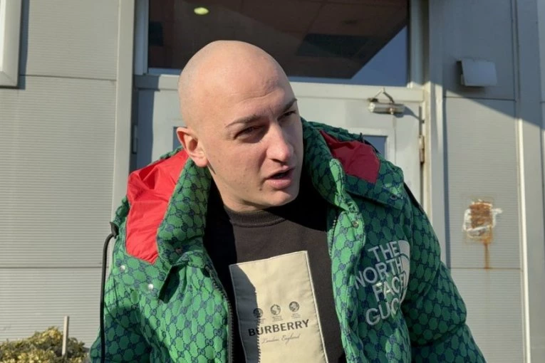 "STVORENJU JE MESTO U ZATVORU" Naša pevačica BRUTALNO napala Desingericu, APELOVALA da se ZATVORI! (FOTO)