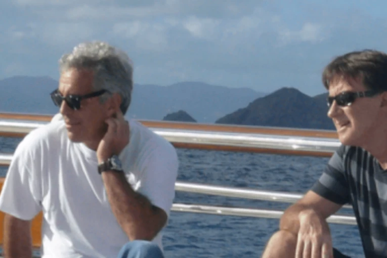 ODAVAO VLADINE INFORMACIJE PEDOFILU EPSTAJNU? Zakuvalo se u državnom vrhu, premijer naredio hitnu istragu zbog LORDA