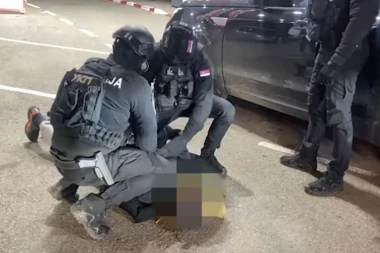 PREDSTAVLJAO SE KAO POŠTAR I INSPEKTOR, PA OJADIO GRAĐANE! Uhapšen muškarac koji je varao penzionere izgovarajući da im je greškom isplaćen novac!