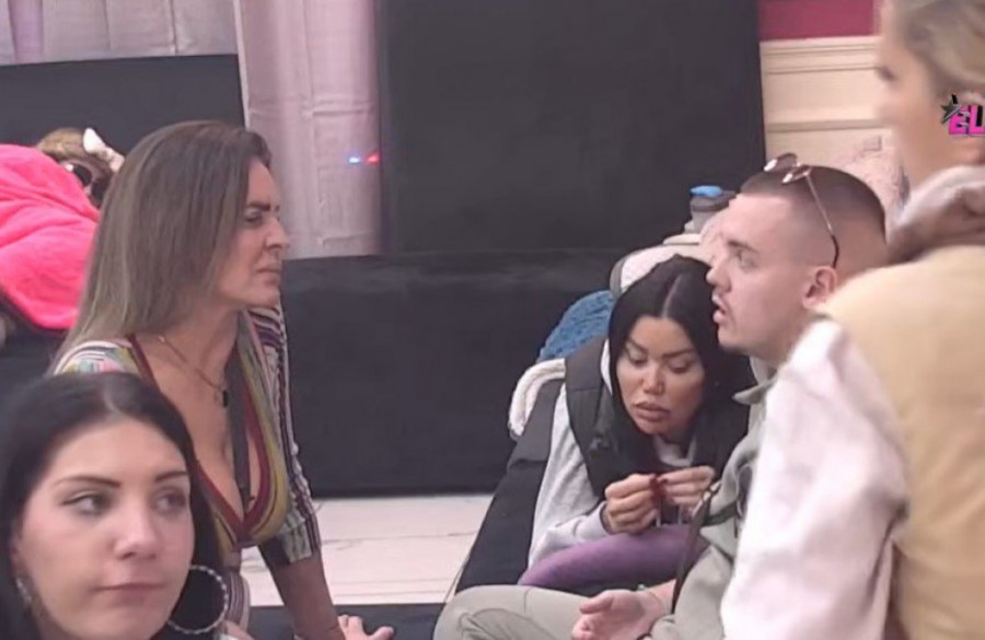 ZBOG OVOG SNIMKA MILENU KAČAVENDU RAZVLAČE KAO KRPU! Ovo gledate na sopstvenu odgovornost - REPUTACIJA JOJ POTPUNO UNIŠTENA! (GALERIJA)