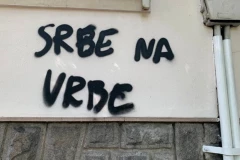 SKANDAL U BIJELOM POLJU: Grafit "Srbe na vrbe" osvanuo kod mosta!