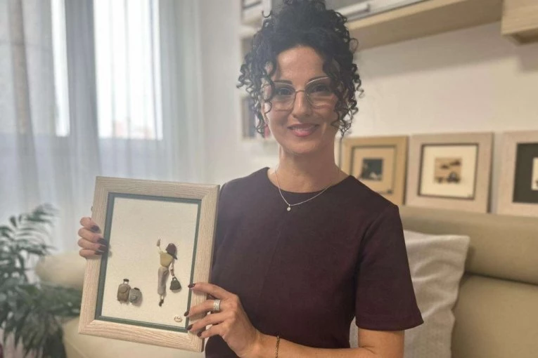 LJILJANA IZ ČAČKA OD KAMENA PRAVI MALA UMETNIČKA DELA! Stvara prelepe i neobične slike, a koristi samo jedan materijal (FOTO)