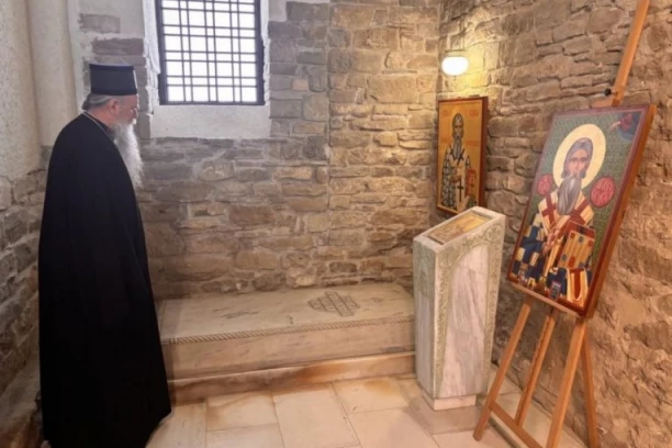 OVDE SE NALAZI GROB SVETOG SAVE: Mitropolit Joanikije posetio hram u Bugarskoj u kome je bio sahranjen prvi srpski arhiepiskop (FOTO)