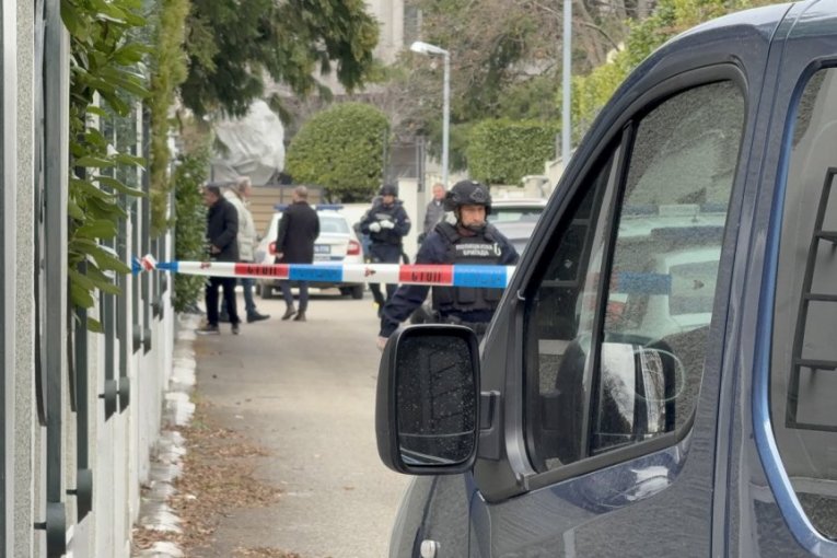 Republika ispred vile Zdravka Čolića