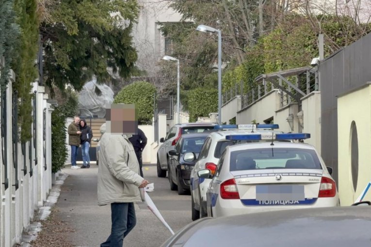 Policija ispred vile Zdravka Čolića