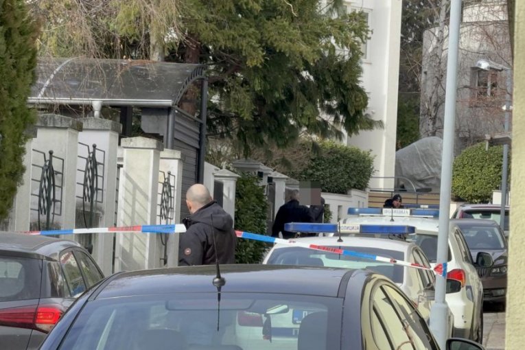 Policija ispred vile Zdravka Čolića