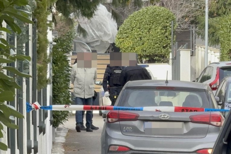 Policija ispred vile Zdravka Čolića