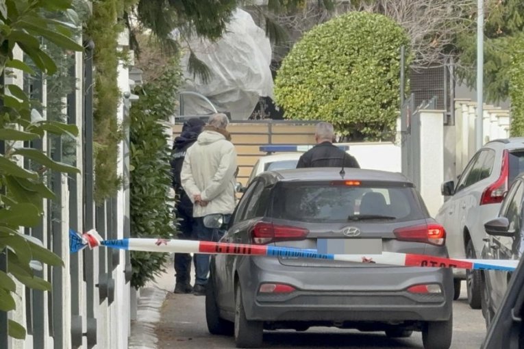 Uviđaj ispred vile Zdravka Čolića