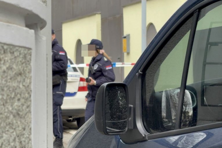 Policija ispred vile Zdravka Čolića
