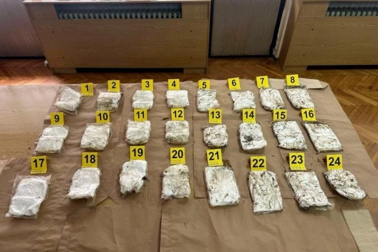 HAPŠENJE U INĐIJI: Policija pronašla skoro kilogram opojne droge