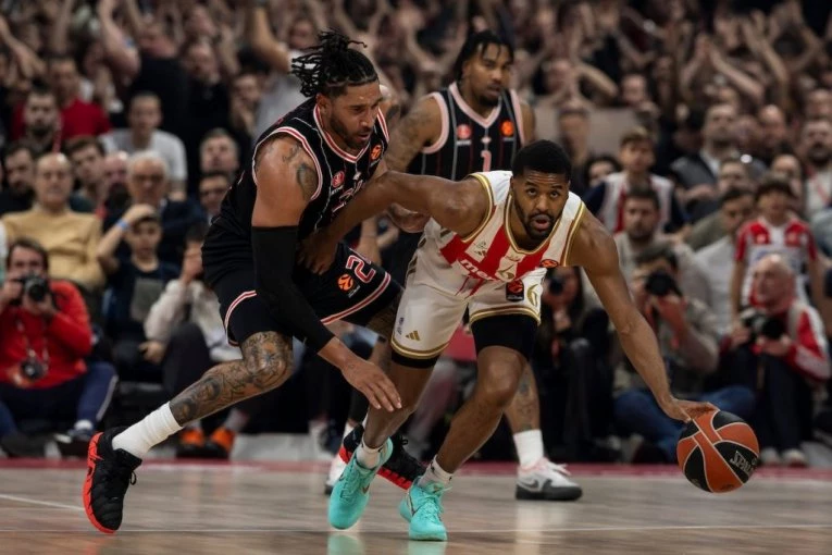 PREDNOST JE NA ZVEZDINOJ STRANI: Tvrd start utakmice - publika diže sve na noge!